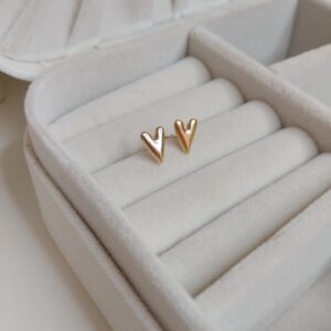 Brinco coração liso 0,7cm