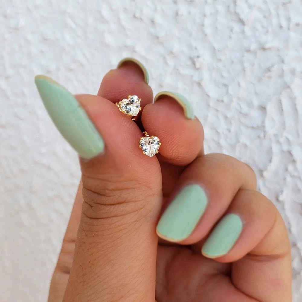 Brinco infantil coração de luz